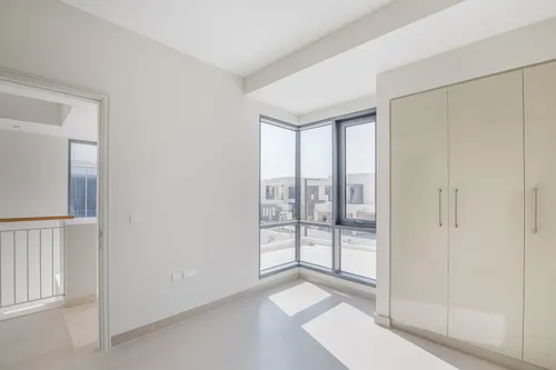 4 Bedrooms Villa in Maple 2