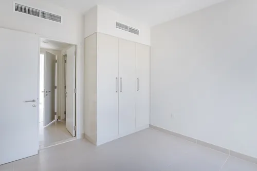 4 Bedrooms Villa in Maple 2