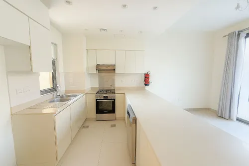 4 Bedrooms Villa in Maple 2