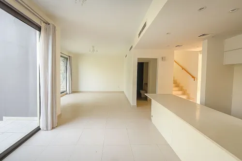 4 Bedrooms Villa in Maple 2