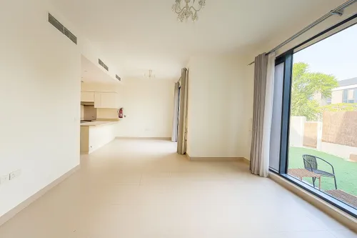 4 Bedrooms Villa in Maple 2