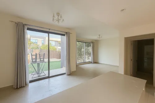 4 Bedrooms Villa in Maple 2