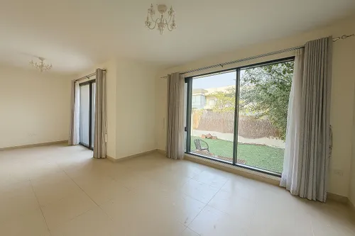 4 Bedrooms Villa in Maple 2