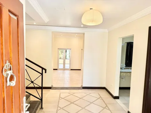 5 Bedrooms Villa in Ponderosa