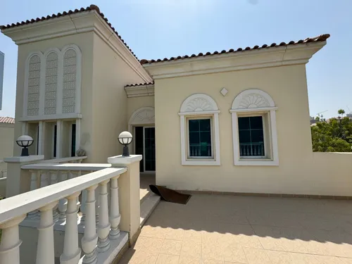 2 Bedrooms Villa in District 7F