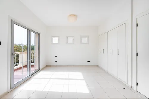 3 Bedrooms Villa in Springs 9