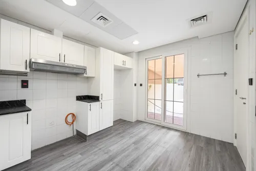 3 Bedrooms Villa in Springs 9