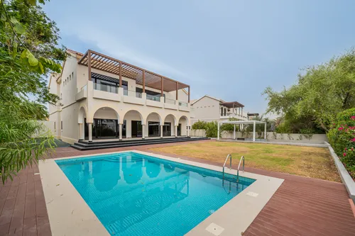 Upgraded 6BR Villa | Large Plot | Pool | Vacant