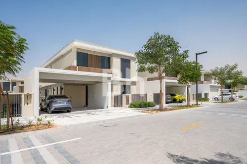 Closed Kitchen | Modern | Spacious Living