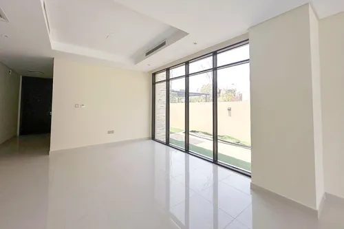 Elegant 3-Bed Villa | Large Garden | The Flora