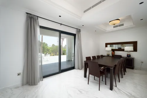 4 Bedrooms Villa in Entertainment Foyer