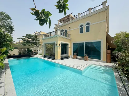 4 Bedrooms Villa in Jumeirah Park