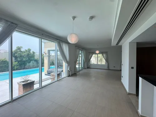 4 Bedrooms Villa in Jumeirah Park