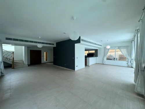 4 Bedrooms Villa in Jumeirah Park