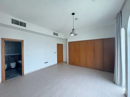 4 Bedrooms Villa in Jumeirah Park