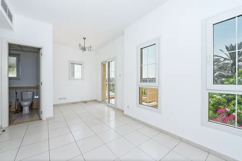 2 Bedrooms Villa in Springs 1