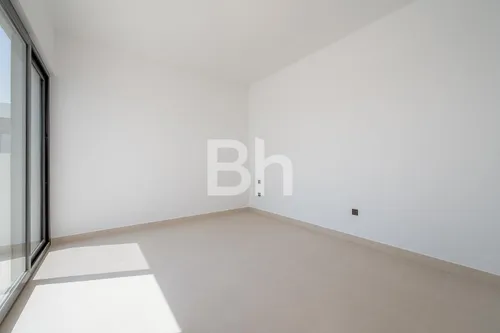 4 Bedrooms Villa in Aura