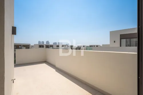 4 Bedrooms Villa in Aura