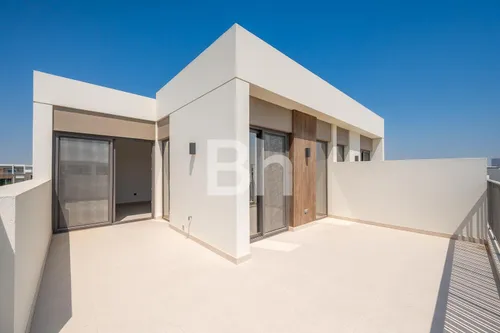 4 Bedrooms Villa in Aura