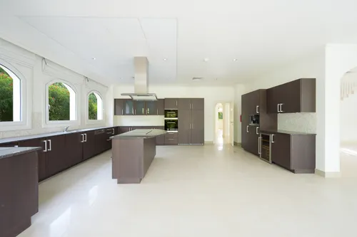 6 Bedrooms Villa in Olive Point