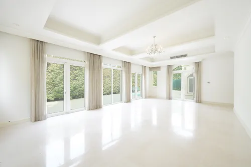 6 Bedrooms Villa in Olive Point