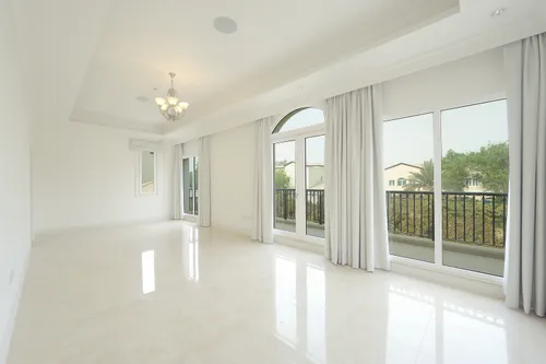 6 Bedrooms Villa in Olive Point