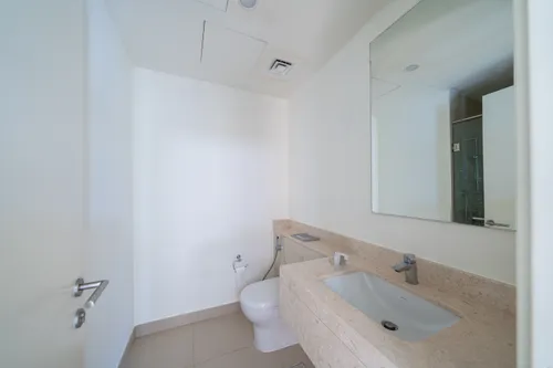 4 Bedrooms Townhouse in Maple 3