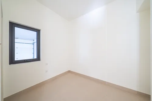 4 Bedrooms Townhouse in Maple 3