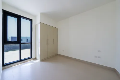 4 Bedrooms Townhouse in Maple 3