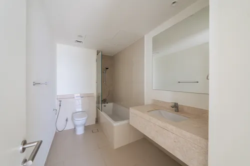 4 Bedrooms Townhouse in Maple 3