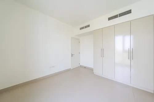 4 Bedrooms Townhouse in Maple 3