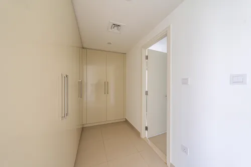 4 Bedrooms Townhouse in Maple 3