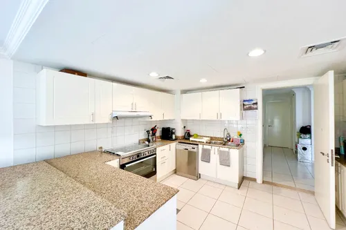 3 Bedrooms Townhouse in Springs 3