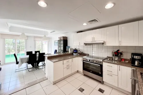3 Bedrooms Townhouse in Springs 3