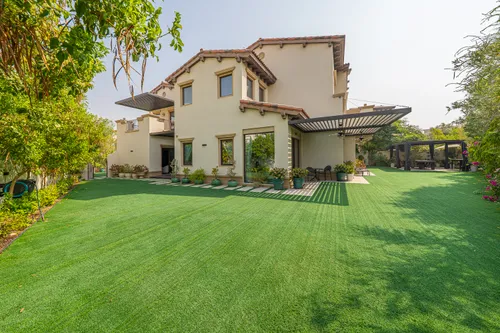 5 Bedrooms Villa in Rasha