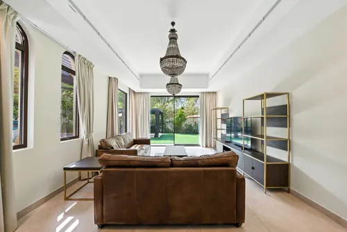 5 Bedrooms Villa in Rasha