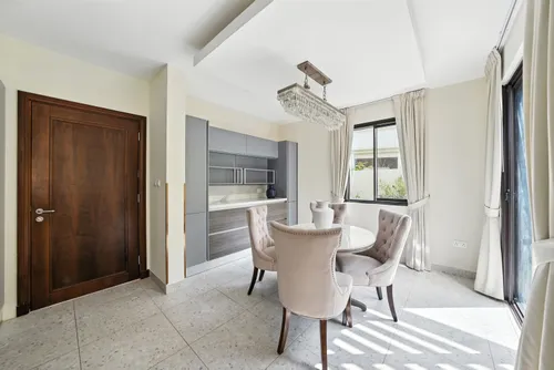 5 Bedrooms Villa in Rasha