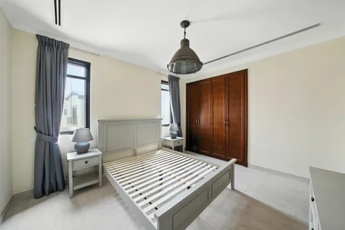 5 Bedrooms Villa in Rasha