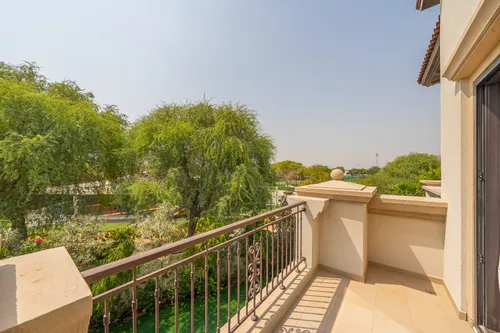 5 Bedrooms Villa in Rasha