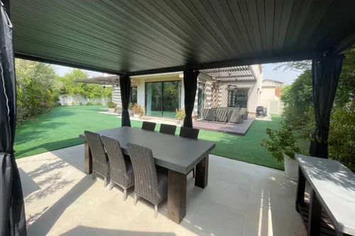 5 Bedrooms Villa in Rasha