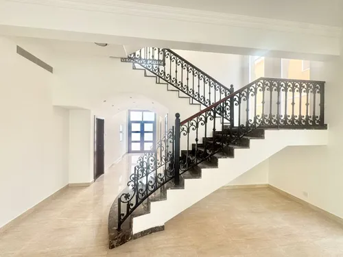 5 Bedrooms Villa in The Aldea