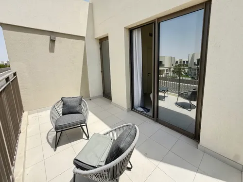 4 Bedrooms Villa in Parkside 2