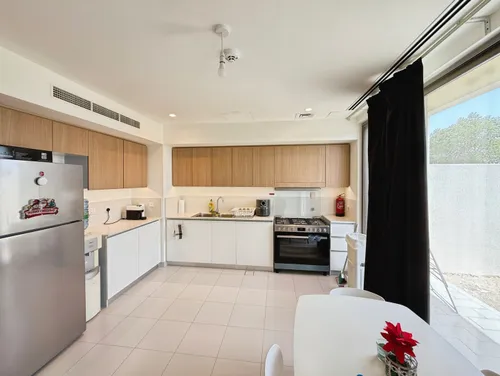 4 Bedrooms Villa in Parkside 2
