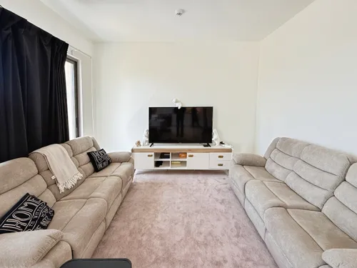 Single Row | Landscaped | End Unit | Vacant