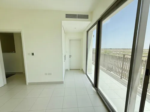 4 Bedrooms Villa in Parkside 2