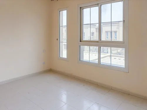 2 Bedrooms Villa in Springs 3