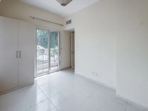 2 Bedrooms Villa in Springs 3