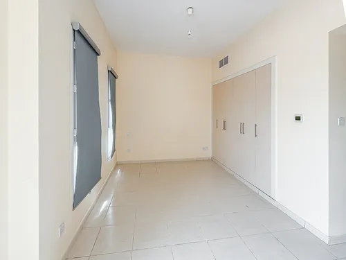 2 Bedrooms Villa in Springs 3