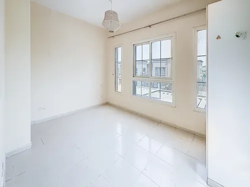 2 Bedrooms Villa in Springs 3