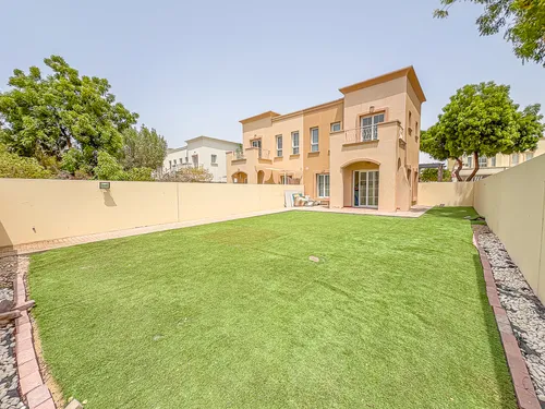 2 Bedrooms Villa in Springs 3